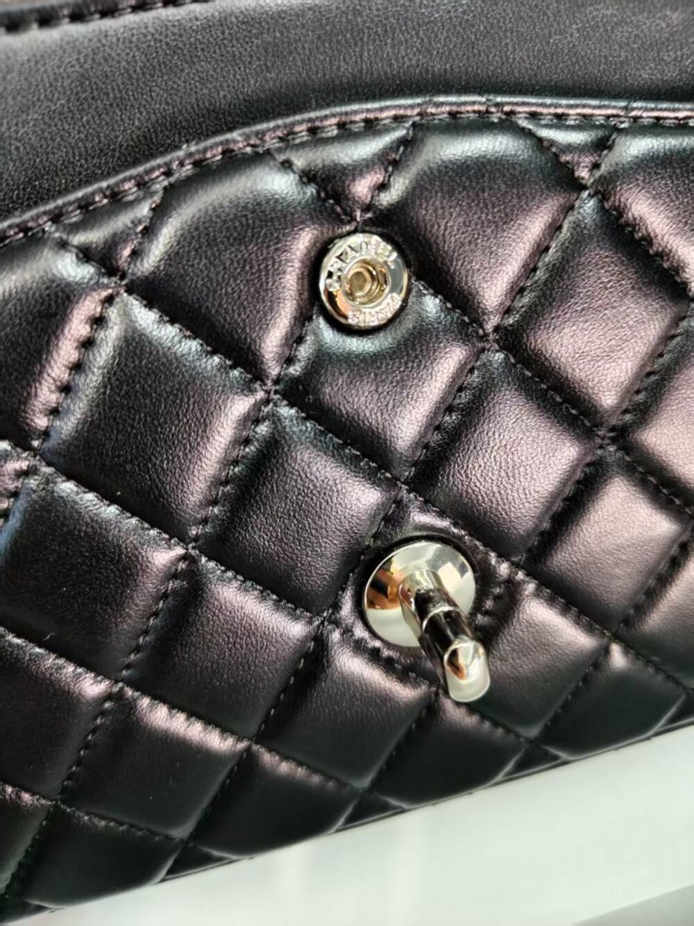 Chanel Black Lambskin Quilted Classic Flap Bag Sliver - Picture 6 of 8